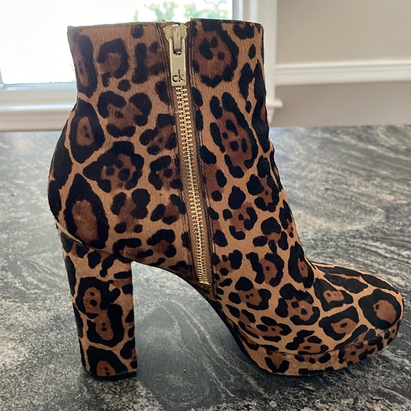 Calvin Klein genuine calf hair bootie size 8 - Picture 4 of 5